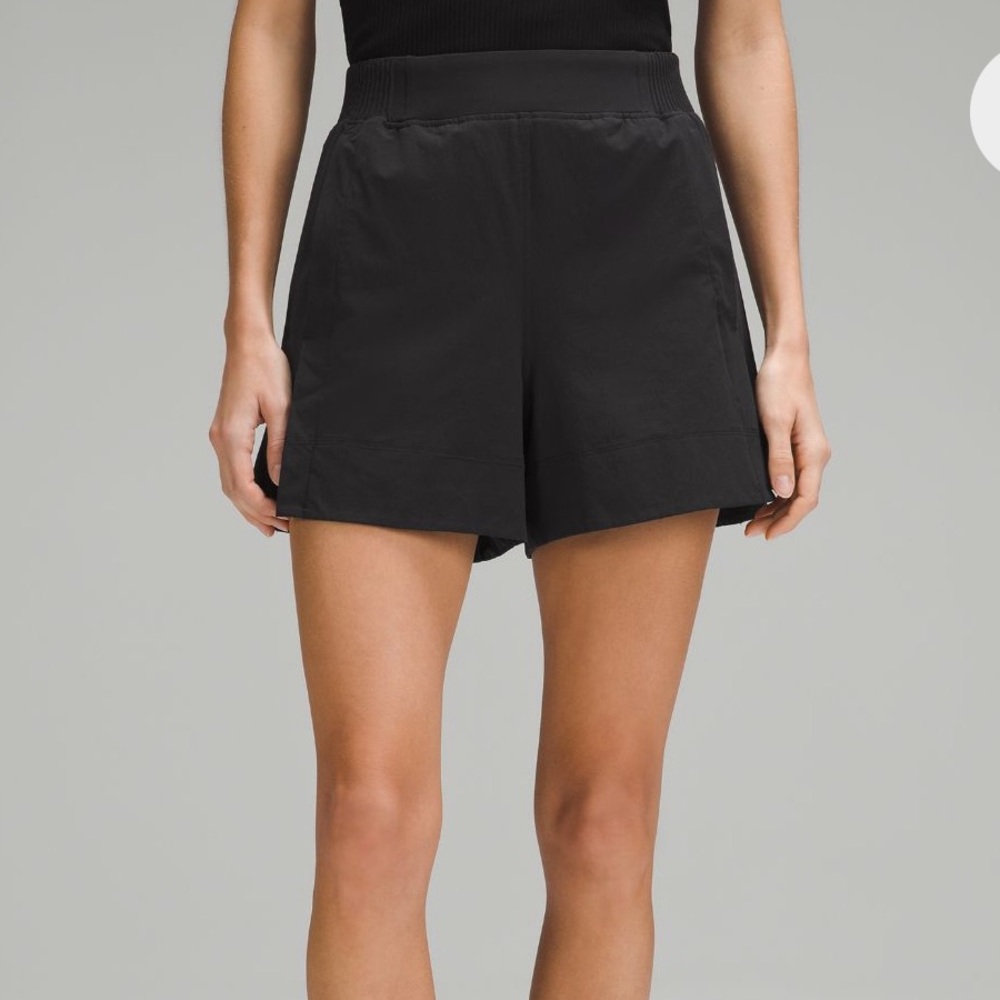 Lululemon stretch woven high rise relaxed fit shorts